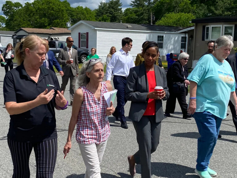 Mass. AG подала в суд на мобильный домашний парк Taunton, утверждая, что «несправедливое и ответное увеличение арендной платы»