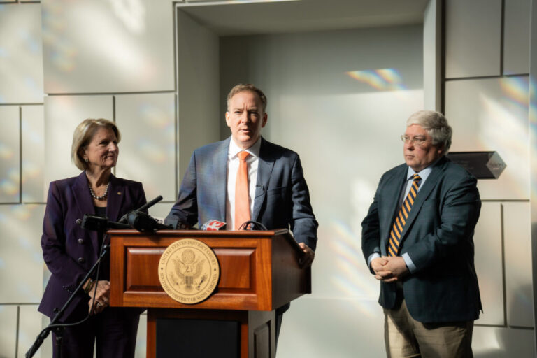 Глава EPA посетил Западную Вирджинию, чтобы обсудить экономику, производство и энергетику