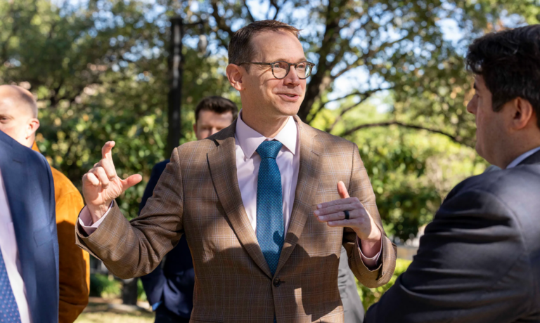 Техасское агентство образования захватывает школьные округа Лейк-Уорт, Конналли и Бомонт