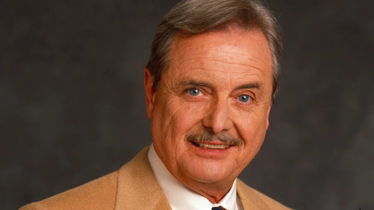 98-летний Уильям Дэниелс делает сильную политическую декларацию, решительно разделяя поклонников