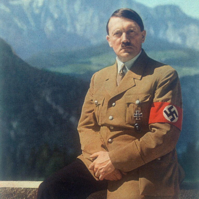 ДНК Гитлера доказывает, что у него действительно был только один мяч