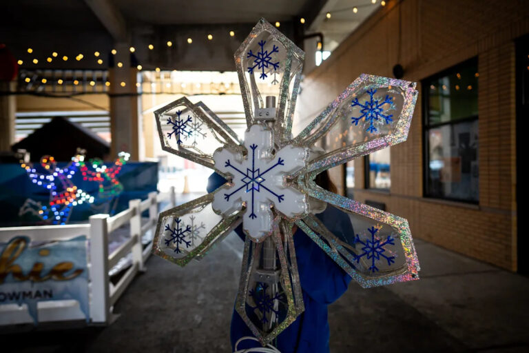 Akron приобрела исторические рождественские огни из парка Нела