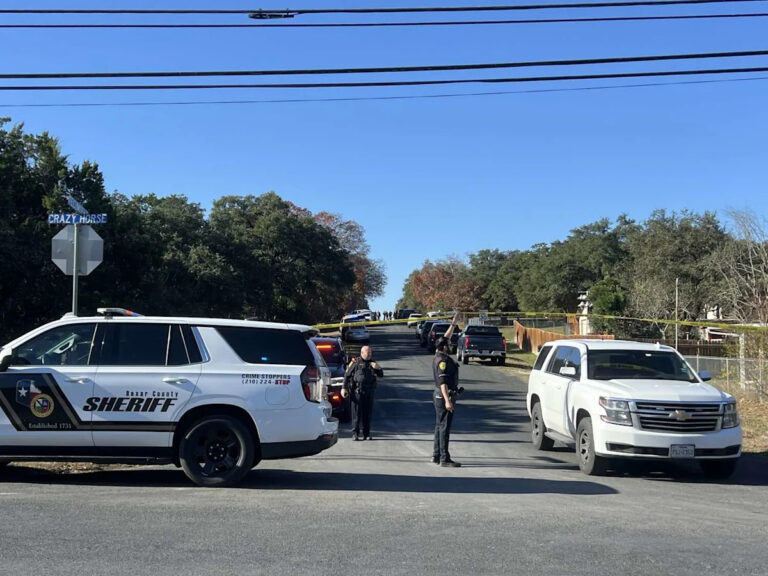 Подозреваемый погиб, двое депутатов получили ранения в обмен на стрельбу в северной части округа Бексар