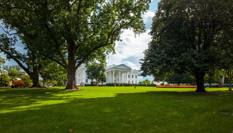 Спутниковые снимки показывают шокирующую сцену, разворачивающуюся в Белом доме: «Сюрприз для всех»