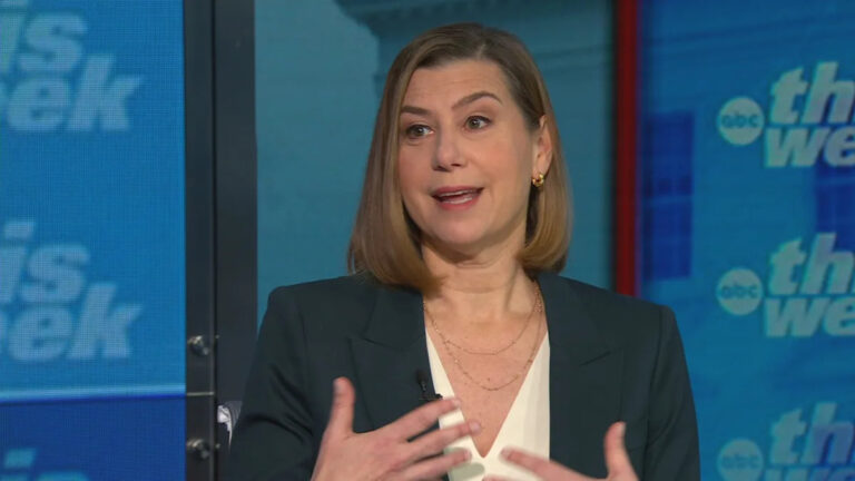 Обвинения Трампа в государственной измене вызывают двухпартийный упрек