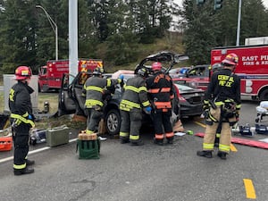 Суд зафиксировал детали аварии, в результате которой пять человек были госпитализированы, включая детей, после аварии в Пуйаллупе.