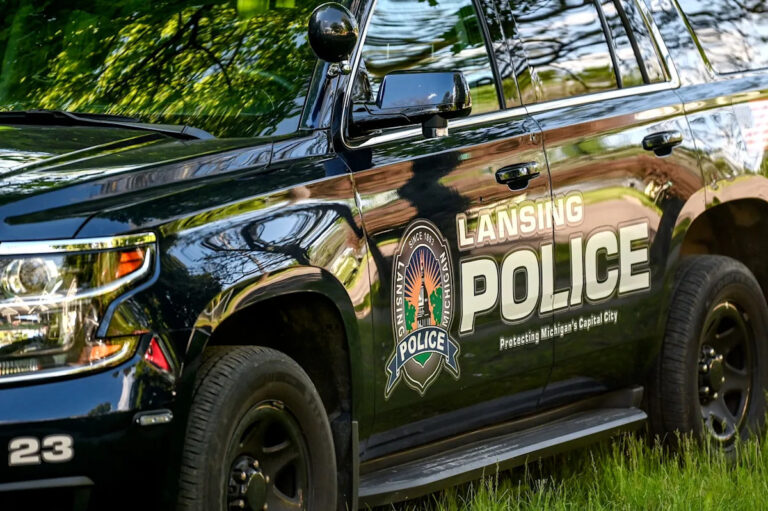 Мальчик Лансинг ошибочно задержан в 2023 году подал в суд на офицеров полиции, бывшего начальника полиции и город