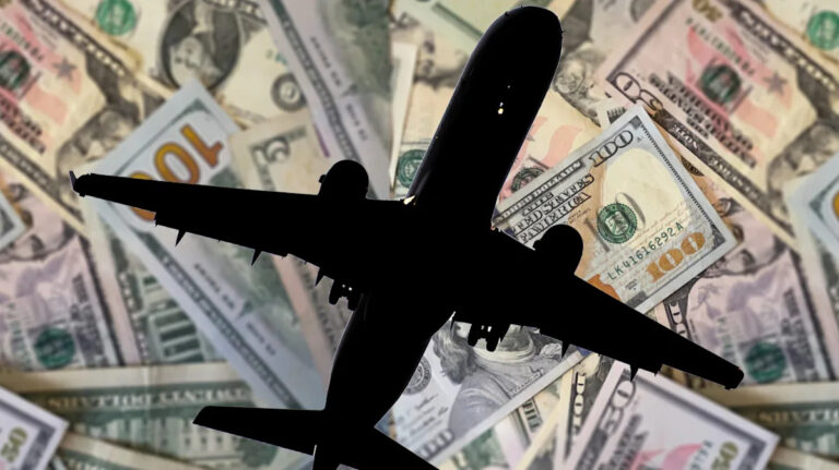 Внезапное банкротство двух авиакомпаний привело к тому, что путешественники оказались в затруднительном положении по всему миру