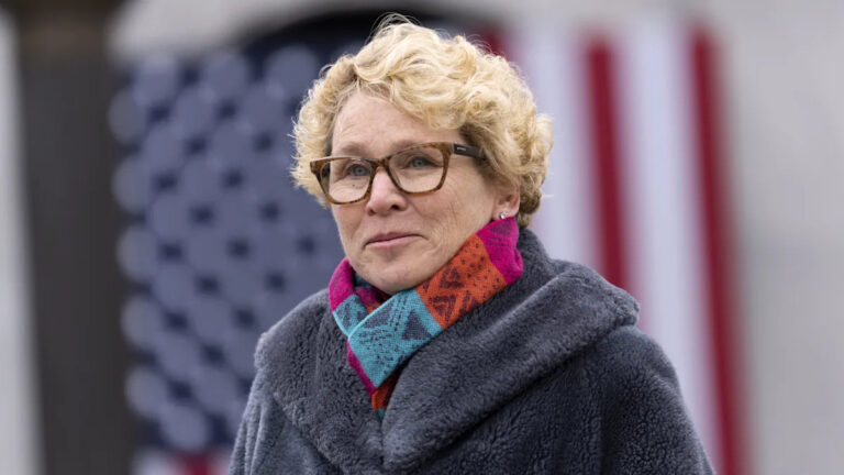 Член палаты представителей от Пенсильвании Крисси Хулахан говорит, что разочарована молчанием Республиканской партии в комментариях Трампа