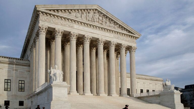 Верховный суд не будет рассматривать дисквалификацию адвоката Трампа по делу Доминиона