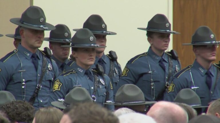 Полиция штата Арканзас приняла в свои ряды 49 новобранцев, большинство из которых были женщины за 27 лет.