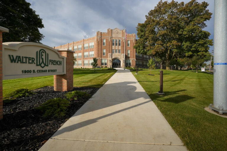 Бывшая французская школа Уолтера, некогда бельмо на глазах, обрела новую жизнь в южном Лансинге.