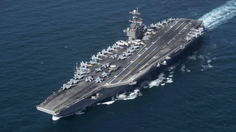 Американский авианосец USS John C. Stennis будет выведен из эксплуатации на несколько лет