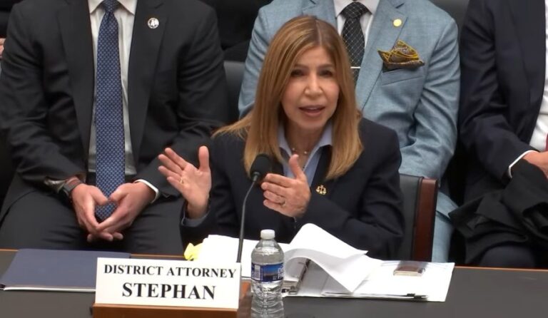 Окружной прокурор округа Сан-Диего дал показания перед Конгрессом по розничным преступлениям