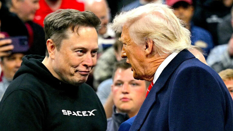 Маск рассказал Джо Рогану, почему Трамп «не идеален»
