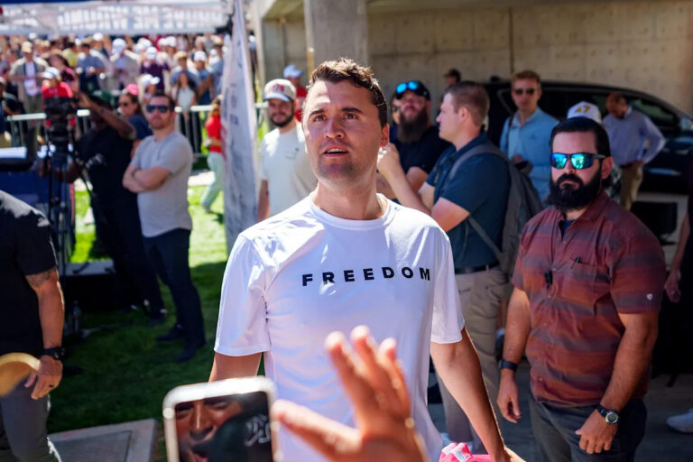 Сайт, идентифицирующий людей как ребрендинг «убийц» Чарли Кирка, затем исчезает