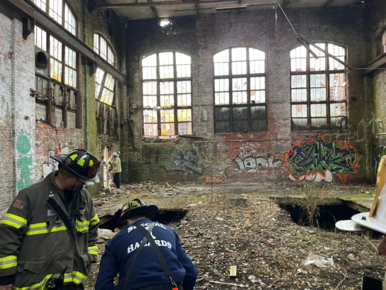 1 тяжело ранен после частичного обрушения здания в Провиденсе