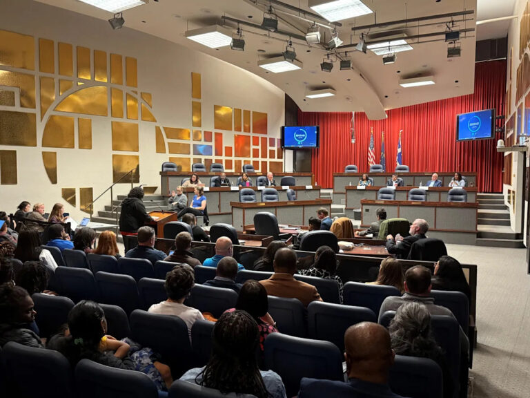 Предложения, которые могут изменить государственные школы Индианаполиса