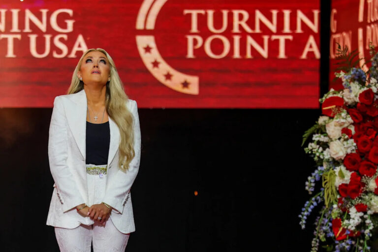 Похороны Чарли Кирка на стадионе State Farm Stadium