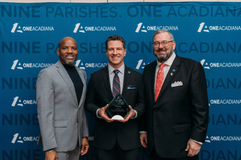 Одна Акадианская гора отмечает 10-летний рост, объявляя о поездке в Чаттанугу в 2026 году