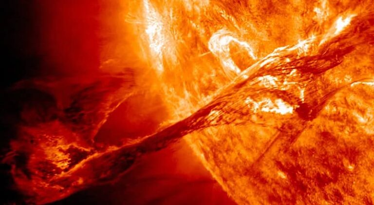 Первые в истории снимки мощной солнечной вспышки класса X1.3, сделанные солнечным телескопом
