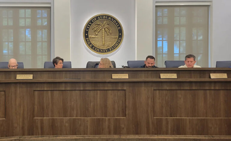 Комиссия Оберндейла одобрила решение о раздельном проживании городского менеджера Джеффа Тиллмана