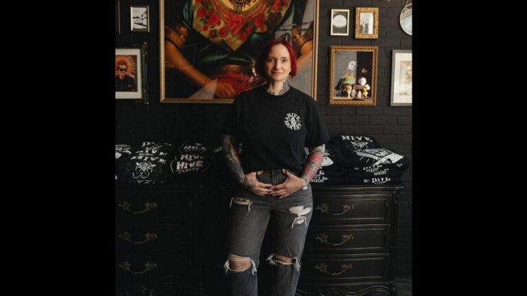 Владелец пекарни в Северном Техасе столкнулся с негативной реакцией после комментариев Чарли Кирка о подкасте