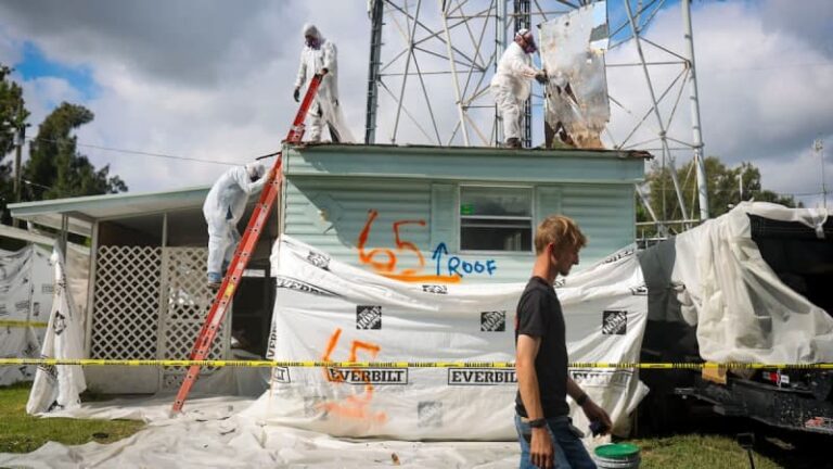 Округ Пинеллас заплатил жителям переезда на мобильном телефоне Ганди.