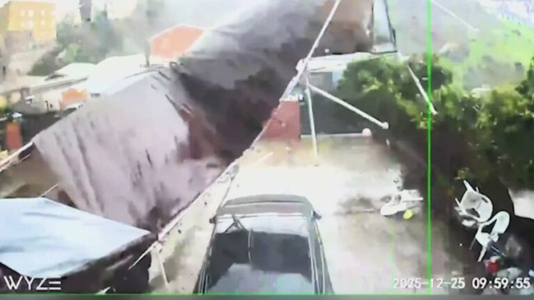 Торнадо обрушился на Лос-Анджелес в Рождество, сообщает метеорологическая служба