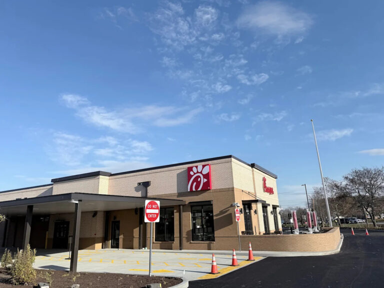 Новый Warwick Chick-fil-A откроется в 2026 году, старое место закрыто для реконструкции