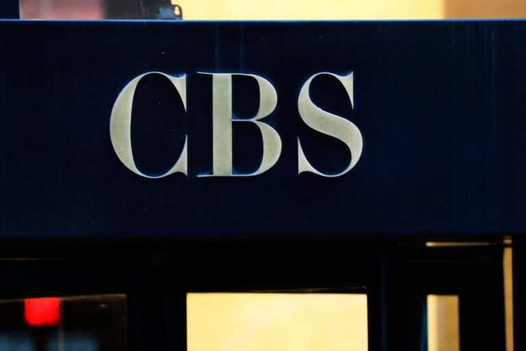 CBS News уволила 8 человек в эфире в ходе последних увольнений при новом лидере Бари Вайсе. Все они женщины
