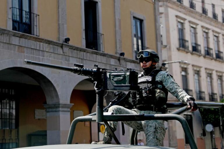 В этом мексиканском городе был один из самых высоких в мире показателей убийств, поэтому он уволил большую часть своей полиции.