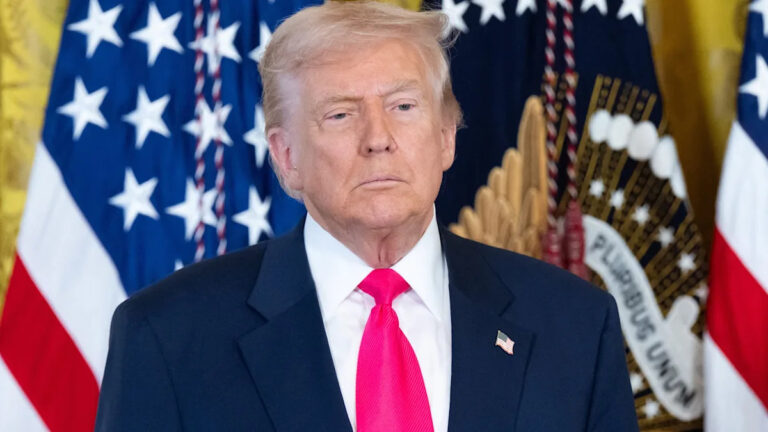 Республиканцы отвернулись от Трампа из-за отчаянной власти