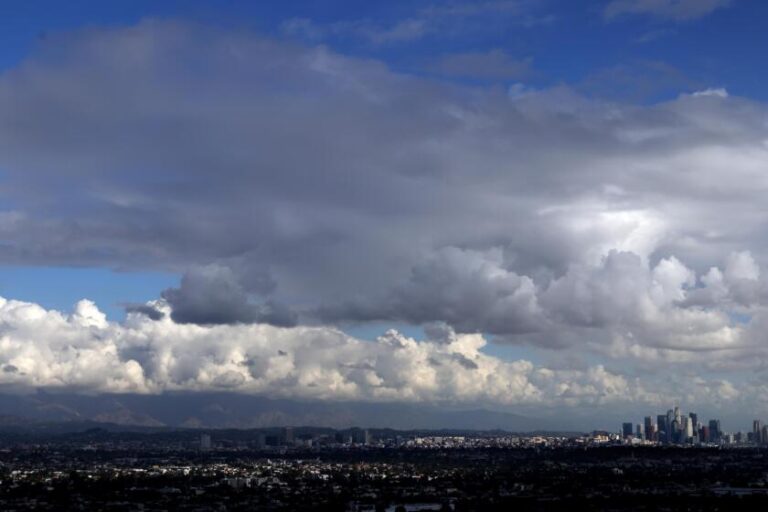 Прогноз шторма в Южной Калифорнии ухудшается по мере выпуска паводковых часов: вот что ожидать