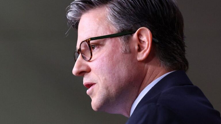 Республиканская партия Палаты представителей одобрила узкий пакет медицинских услуг, а ключевые субсидии Obamacare истекли