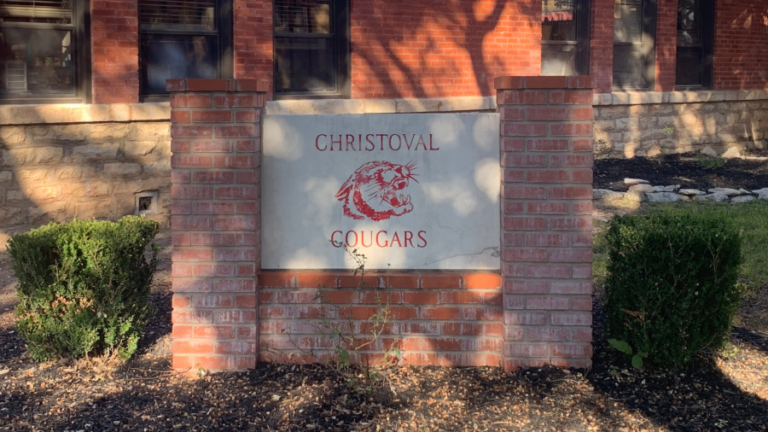 CISD меняет политику раздевалки, поскольку SB8 вступает в силу