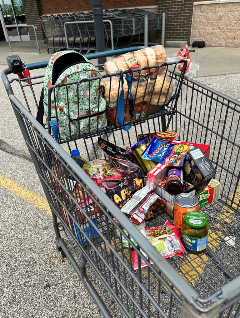 Какие магазины открыты в округе Старк в День Благодарения?