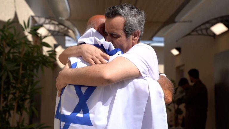 Проверка фактов: Посты утверждают, что Байден, а не Трамп, обеспечил освобождение большего количества заложников из Газы.