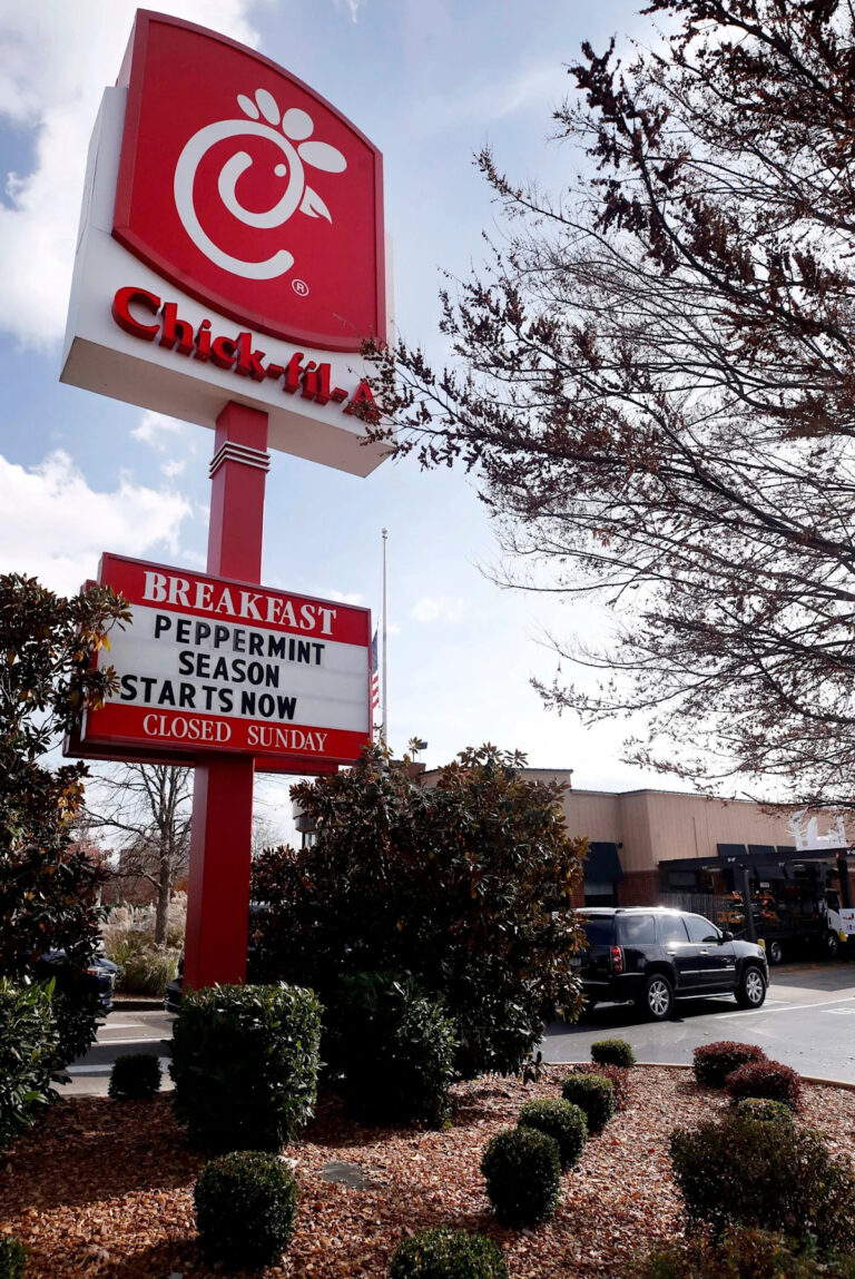 Какие рестораны открыты в канун Рождества? Чипотл, Чик-фил-А, Венди