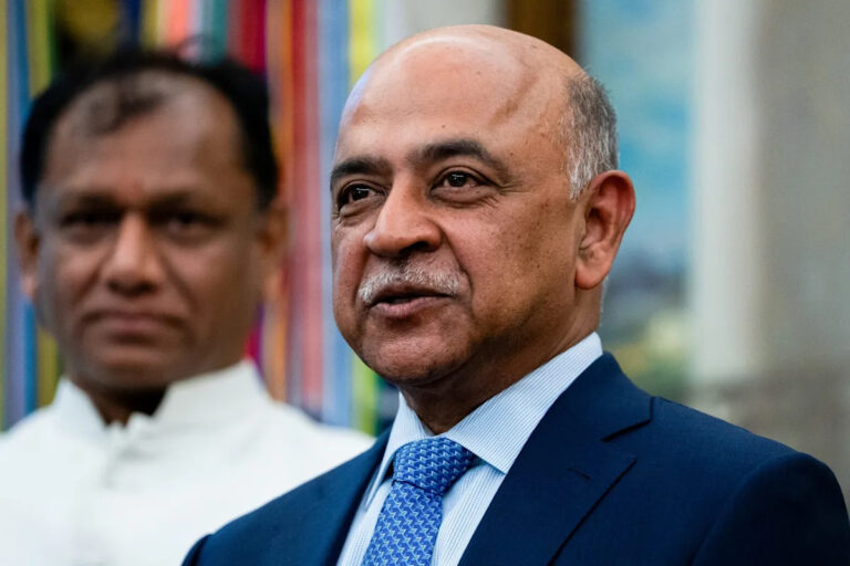 Генеральный директор IBM не согласен с презрением генерального директора JPMorgan Джейми Даймона к текстовым сообщениям на собраниях: «Говорить людям, что они не могут использовать свои технологии, было бы странно».