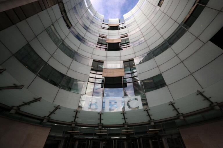 BBC извинилась перед Дональдом Трампом за речь 6 января, вопросы опровержения