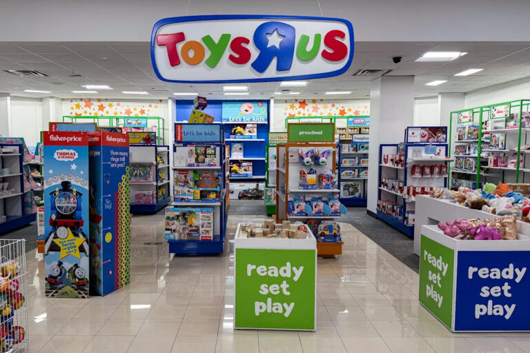 Toys ‘R’ Us открыла два новых магазина в Калифорнии