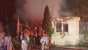 1 человек погиб после пожара, пронесшегося через мобильный дом на Кейп-Код