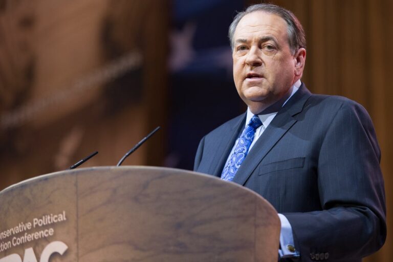 Карлсон и MAGA возмущены тайной встречей посла США с приглашенным шпионом Поллардом