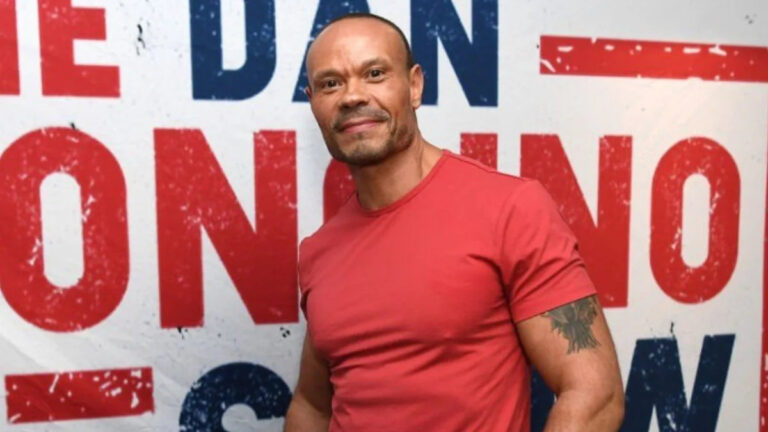 Заместитель директора ФБР Дэн Бонгино заявил, что уходит с работы, чтобы вернуться во Флориду, после того как признался, что его брак сильно повлиял на его жизнь.