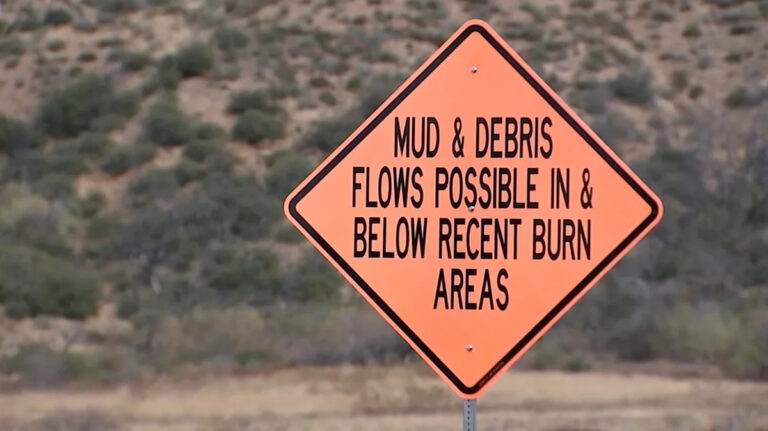 Предупреждения об эвакуации на месте, поскольку сильный дождь может ударить по Калифорнии, сжигая рубцы