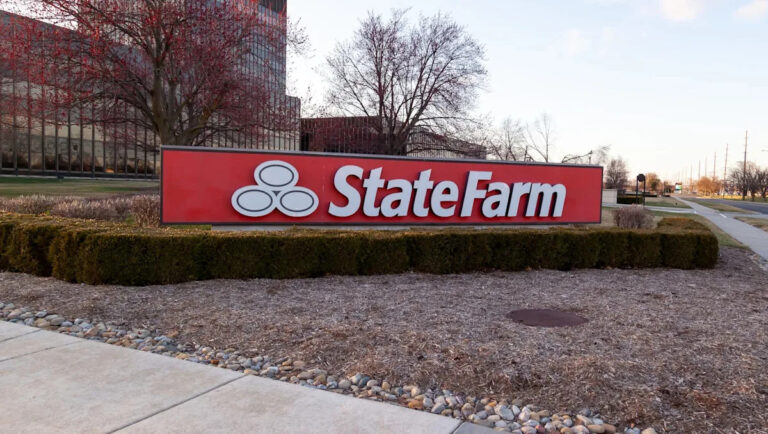 Страховой гигант State Farm под огнем, как домовладелец подает иск: «Недостаточно и неразумно»