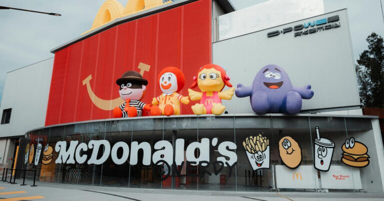 McDonald’s добавляет бургеры Surf N Turf и Apple Pie McFlurry