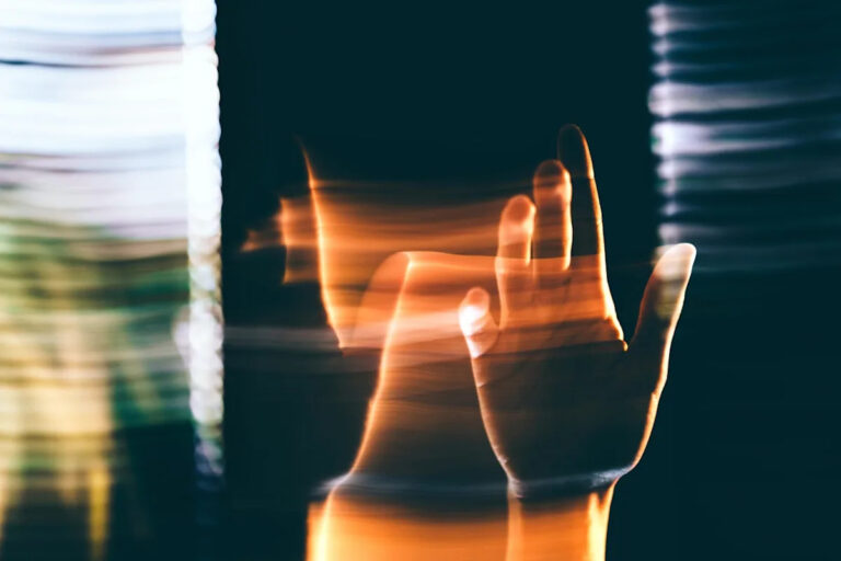 Исследование бывшего исследователя OpenAI, посвященное разговору с чат-чатом на миллион слов, показывает, как быстро может развиться «психоз ИИ» и как чат-боты могут обойти защитные ограждения.