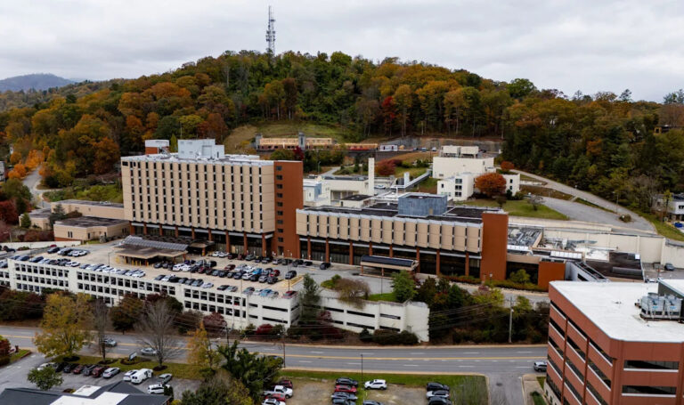 Ответ: Что происходит со зданием больницы Святого Иосифа напротив Миссии?